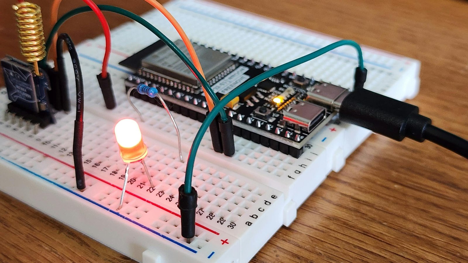 Опште о ESP8266 OLED HW-364A: Свестрани микроконтролер за IoT пројекте